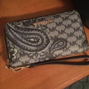Michael Kors wristlet